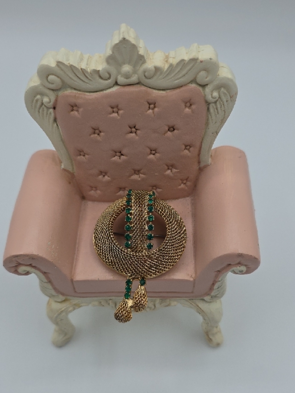 Vintage Gold-Tone Mesh Brooch with Emerald Green Crystals - Picture 7 of 9